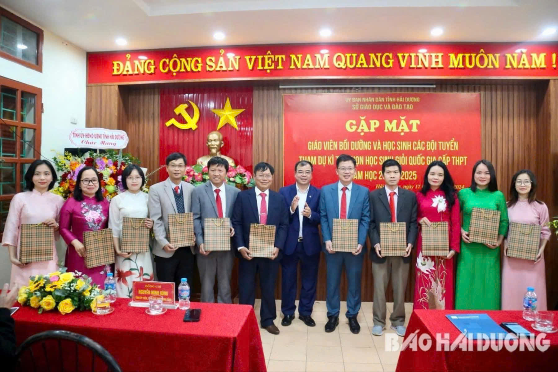 Trường THPT chuyên Nguyễn Trãi đứng thứ 5 toàn quốc về số lượng giải học sinh giỏi quốc gia.